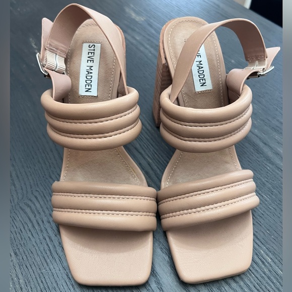 Steve Madden Faith Quilted Slingback Sandal in tan PU - Picture 4 of 8